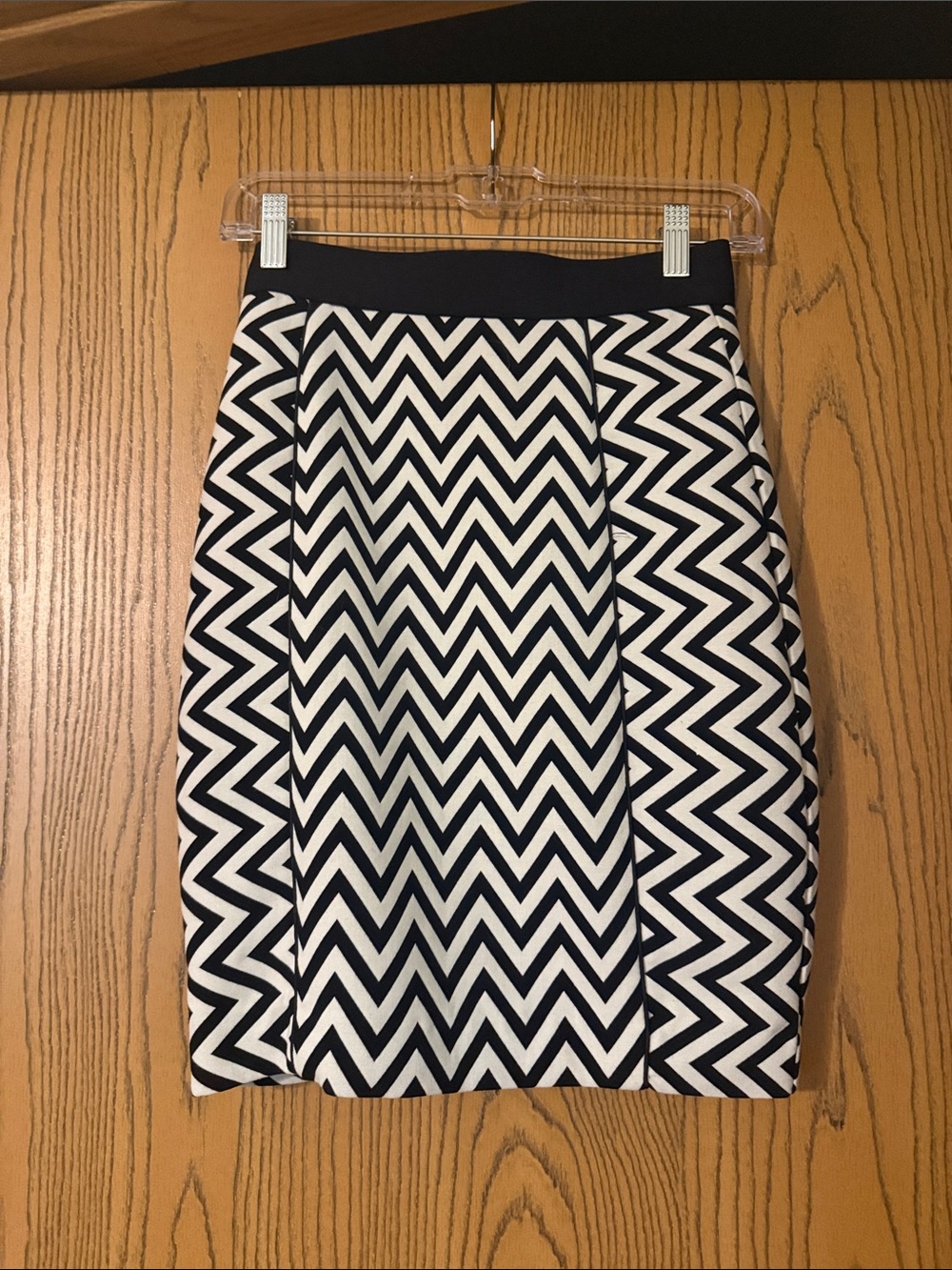 H&M Black and White Chevron‎ Pencil Skirt